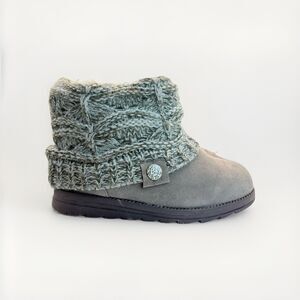 MukLuk Womens Gray Booties Size 7 Gray Sweater Tops Slip On Gently Used